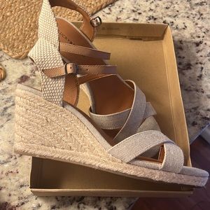 Lucky brand, wedge, sandals, size 9, natural, metallic linen
